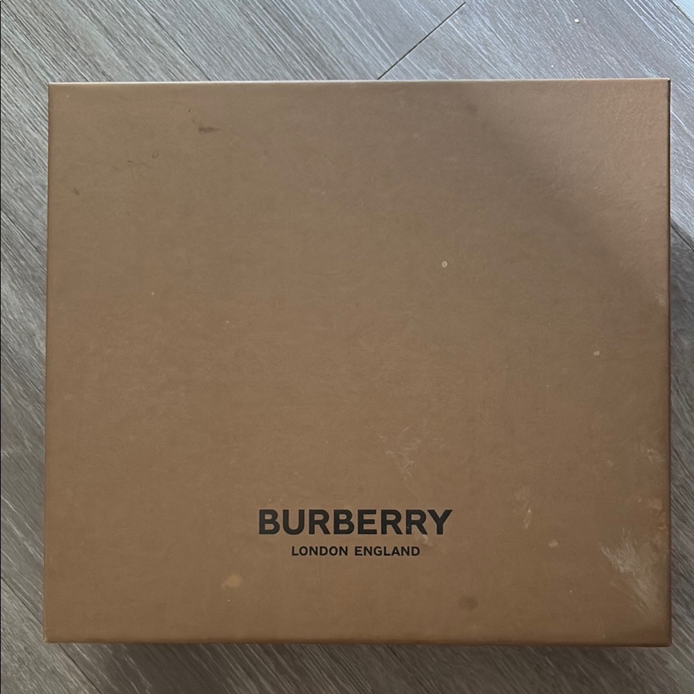 Burberry Beige and White Sneakers - Picture 4 of 4